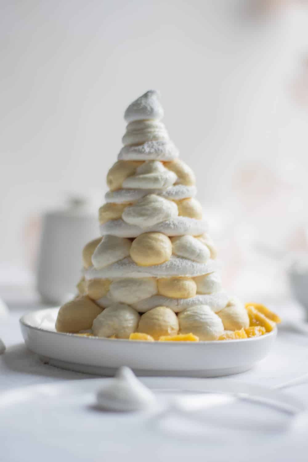 Pavlova sapin de Noël chocolat blanc et mangue
