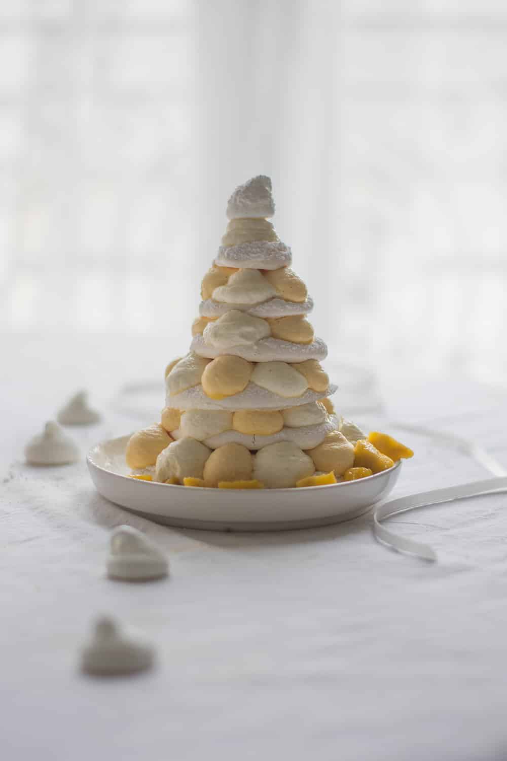 Pavlova sapin de Noël chocolat blanc et mangue