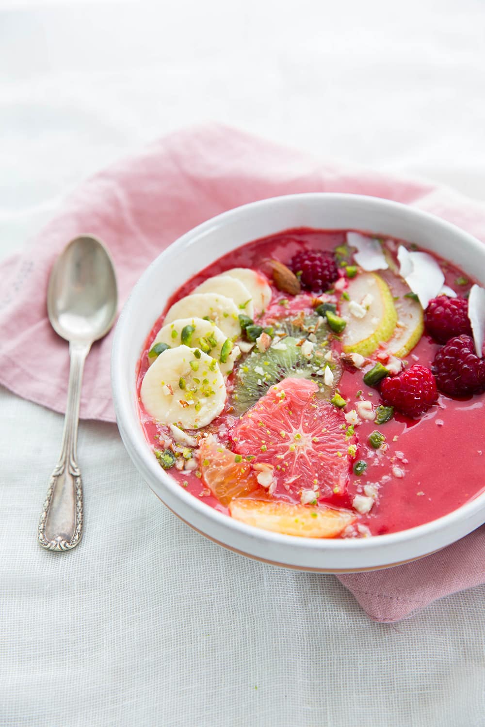 Smoothie bowl framboise banane mangue