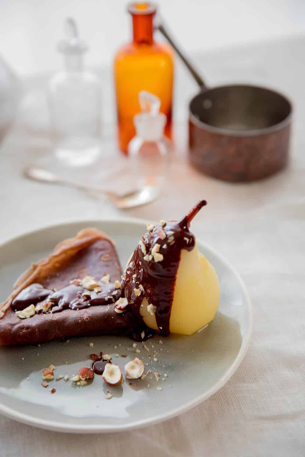 Poires pochées et crêpes au chocolat