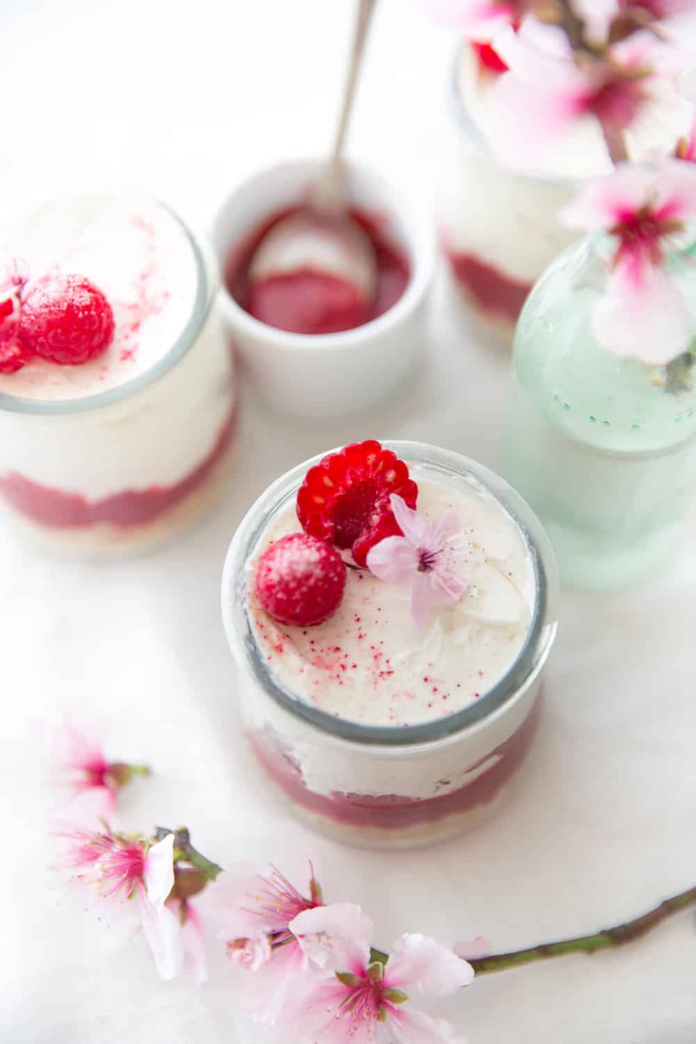 Cheesecakes 'in a jar' framboise rhubarbe