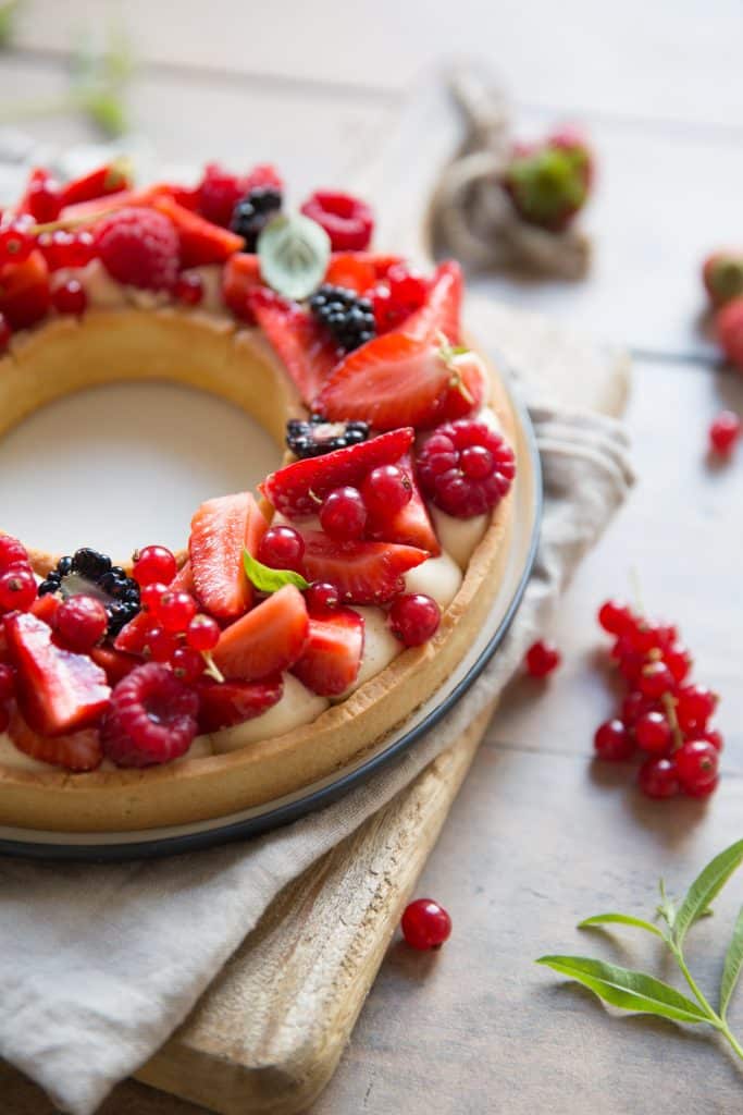 Tarte à trous aux fruits rouges - ©Albane Hemon